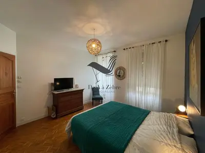 Un ou plusieurs lits dans un hébergement de l'établissement Cocon Bleu - Maison idéalement située avec jardin