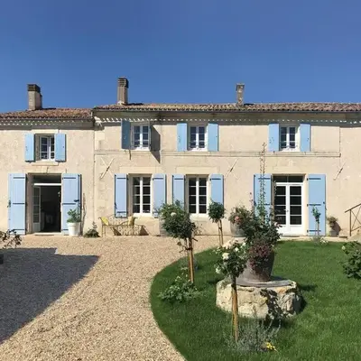 Très Jolie