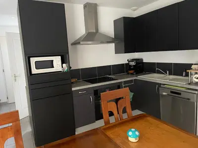 Cuisine ou kitchenette dans l'établissement Maison La Rochelle lagord