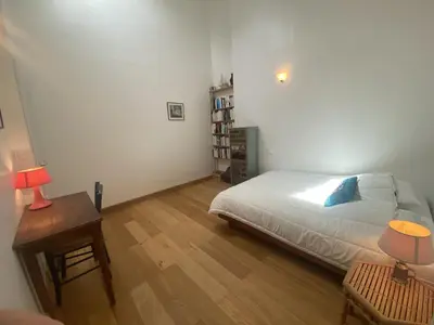 Un ou plusieurs lits dans un hébergement de l'établissement Villa rénovée à Fouras: 2 ch + mezzanine, proche plage/centre, jardin privatif, équipement complet - FR-1-709-64
