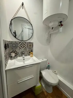 Salle de bains dans l'établissement ღ Evescot - T2 cosy à deux pas du Vieux-Port