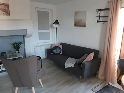 Coin salon dans l'établissement Gîte des Bujours