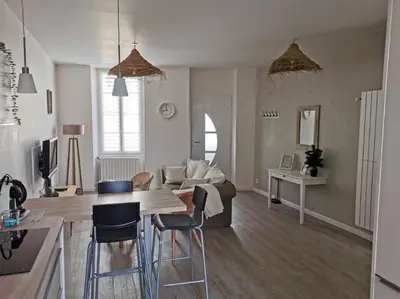 Télévision ou salle de divertissement dans l'établissement Agréable maison de ville, de 1 à 6 personnes, à 5 min à pied du centre ville de Cognac