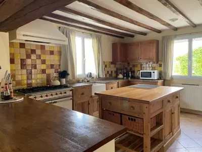 Cuisine ou kitchenette dans l'établissement The charming private Farmhouse at La Grenouillére