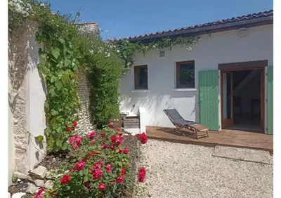 Jardin de l'établissement Gîte de la cour
