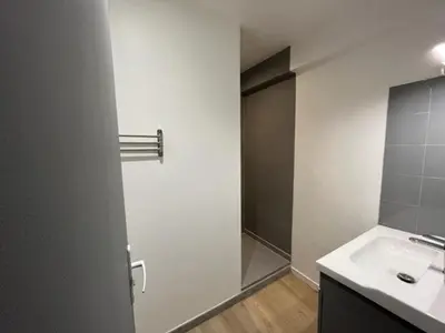 Salle de bains dans l'établissement Les gîtes de Mazélise