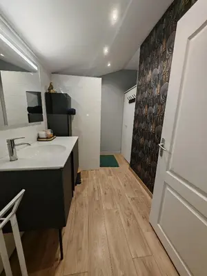Cuisine ou kitchenette dans l'établissement Jolie Maison au 34 centre-ville