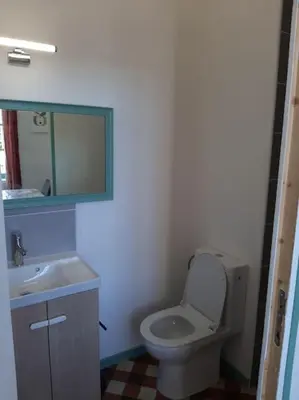 Salle de bains dans l'établissement Appartement le Vigeant