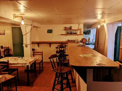 Restaurant ou autre lieu de restauration dans l'établissement Appartement le Vigeant