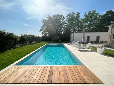 Piscine de l'établissement Entre Mer & Filles ou située à proximité