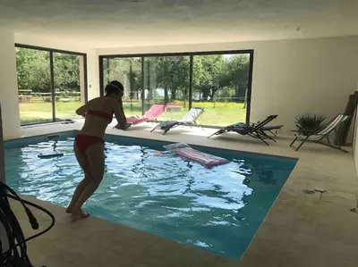 Piscine de l'établissement Gîte à la campagne au bord d'un Lac 8 personnes ou située à proximité