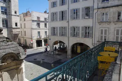 Plan de l'établissement Très lumineux, au coeur de la vieille ville, 86 m²