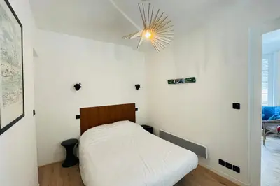 Un ou plusieurs lits dans un hébergement de l'établissement APPARTEMENT HYPER CENTRE BAIGNEE DE LUMIERE