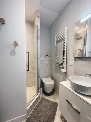 Salle de bains dans l'établissement Le Loulou de La Rochelle