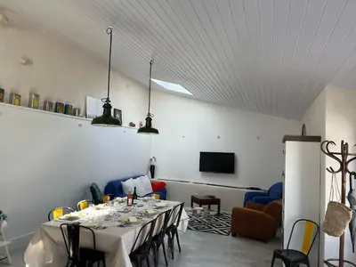 Télévision ou salle de divertissement dans l'établissement Le Clos de Flo