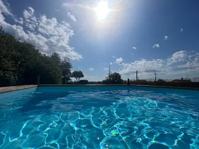 Piscine de l'établissement Le Douillet - The Snug-Couples Retreat ou située à proximité