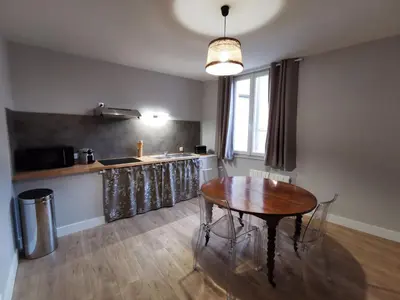 Cuisine ou kitchenette dans l'établissement Appartement centre ville, parking gratuit
