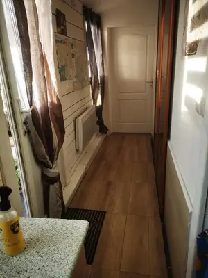 Coin salon dans l'établissement petite maison 15 mn à pied du marche et vieux port
