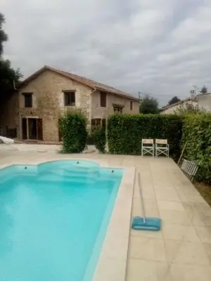 Piscine de l'établissement Les Vents d’Anges ou située à proximité