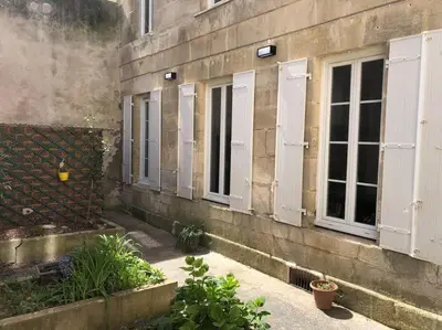 Jardin de l'établissement Appartement vu maison Pierre Loti