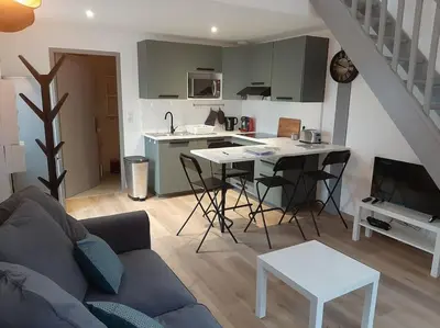 Cuisine ou kitchenette dans l'établissement Appart Cocooning proche centre ville et gare de La Rochelle