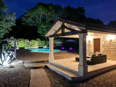 Piscine de l'établissement Villa TagiBao avec Piscine chauffée et Spa ou située à proximité