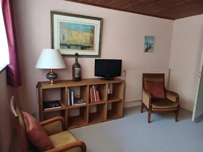 Télévision ou salle de divertissement dans l'établissement Calme et verdure