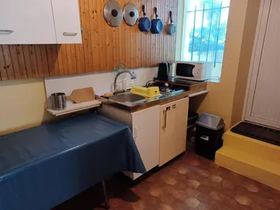 Cuisine ou kitchenette dans l'établissement Calme et verdure