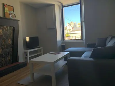 Télévision ou salle de divertissement dans l'établissement Le calme au coeur de Chauvigny
