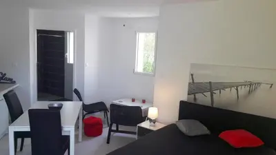Coin salon dans l'établissement Belle Maisonnette avec jardin 2 pas du VIEUX PORT