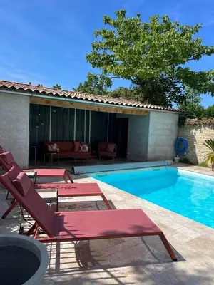 Piscine de l'établissement Le240b #5 ou située à proximité