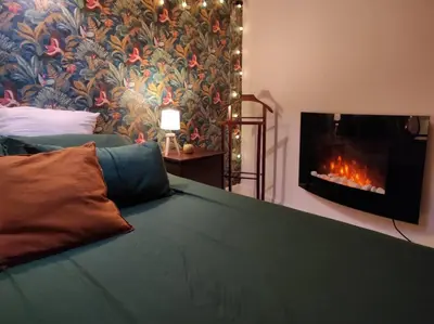 Un ou plusieurs lits dans un hébergement de l'établissement La Cabana Agréable logement avec Jacuzzi/Balnéo