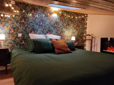 Un ou plusieurs lits dans un hébergement de l'établissement La Cabana Agréable logement avec Jacuzzi/Balnéo