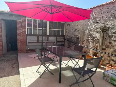 Terrasse ou espace extérieur de l'établissement Central village house in Bussiere Poitevine