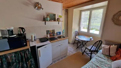Cuisine ou kitchenette dans l'établissement Les Mésanges