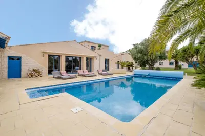 Piscine de l'établissement Villa Boyard - Pour 10 avec piscine privée et jacuzzi ou située à proximité