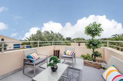 Balcon ou terrasse dans l'établissement Villa Boyard - Pour 10 avec piscine privée et jacuzzi