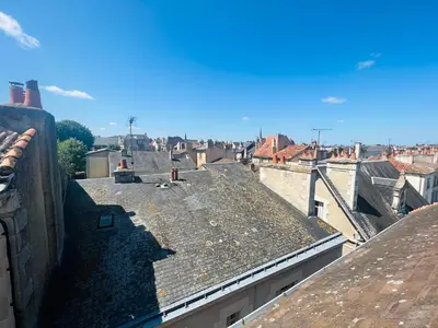 Vue générale sur Poitiers ou vue de la ville depuis l'appartement