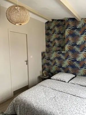 Un ou plusieurs lits dans un hébergement de l'établissement Maison cosy avec parking gratuit