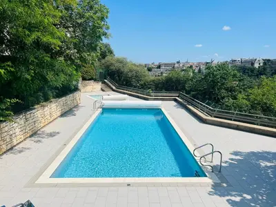 Piscine de l'établissement Le Rétro - Splendide appartement ou située à proximité
