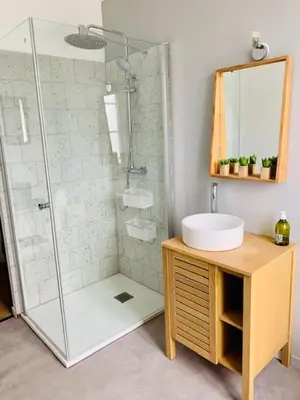 Salle de bains dans l'établissement 47 Les Chimères
