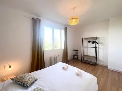 Un ou plusieurs lits dans un hébergement de l'établissement Le Soleil Levant - Beau T3 moderne et lumineux