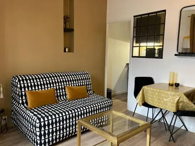 Coin salon dans l'établissement Studio à La Rochelle