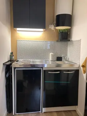 Cuisine ou kitchenette dans l'établissement Studio à La Rochelle