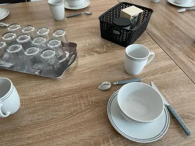 Plateau bouilloire dans l'établissement Les Iris - Chambre Chêne - petit déjeuner