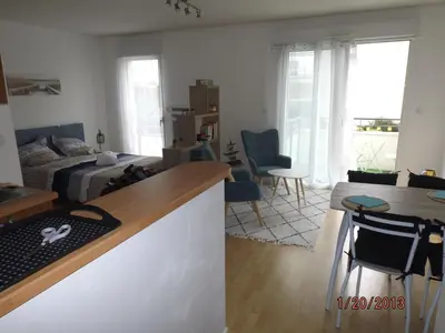 Coin salon dans l'établissement LA ROCHELLE MIRANDE T1BIS