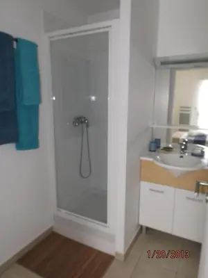 Salle de bains dans l'établissement LA ROCHELLE MIRANDE T1BIS