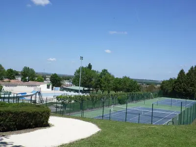 Tennis ou squash au sein de le camping ou à proximité