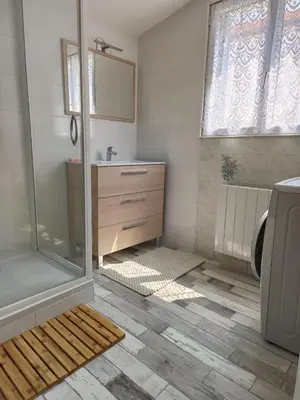 Salle de bains dans l'établissement Maison de vacances en plein cœur de Châtelaillon-Plage