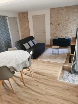 Télévision ou salle de divertissement dans l'établissement Studio Climatisé 38m2 Poitiers proche Futuroscope